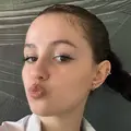 Я Адель, 19, из Киева, ищу знакомство для приятного времяпровождения