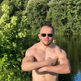 Я Макс, 22, из Воронежской, ищу знакомство для приятного времяпровождения