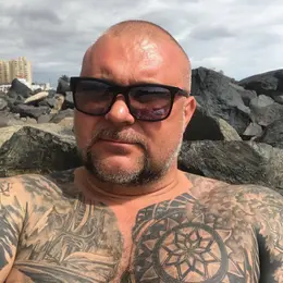 Я Олег, 46, знакомлюсь для регулярного секса в Ровно