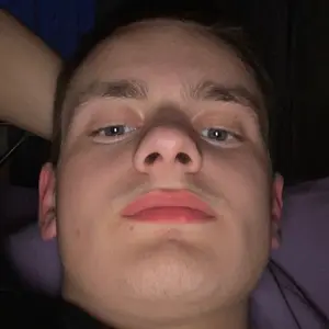 Я Андрей, 22, из Гомеля, ищу знакомство для приятного времяпровождения