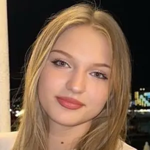 Аня из Киева, мне 24, познакомлюсь для общения