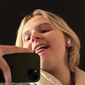 Карина из Минска, ищу на сайте общение