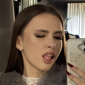 Я Adelina, 19, из Ужгорода, ищу знакомство для дружбы