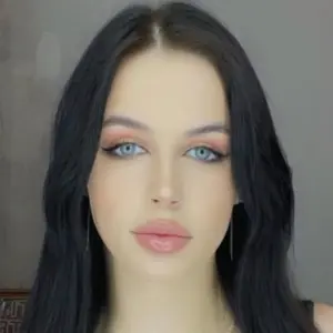 Я Вікторія, 18, из Сум, ищу знакомство для открытые отношения