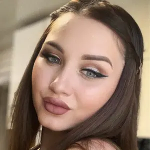 Ася из Саратова, ищу на сайте общение
