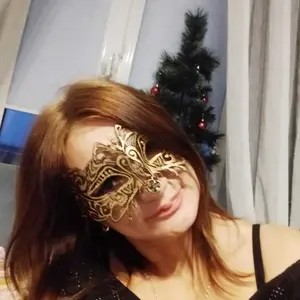 Женщина ищет парня для секса и куни в Харькове