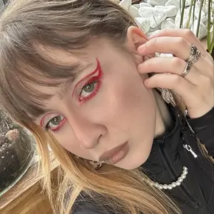 Настюша из Мадрида, ищу на сайте дружбу