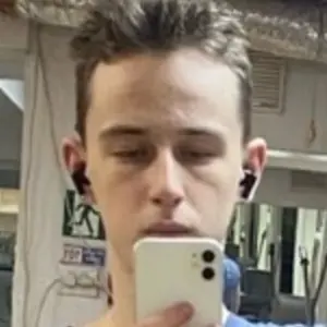 Я Денис, 20, из Москвы, ищу знакомство для совместных путешествий