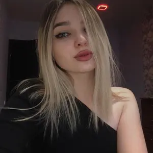 Арина из Киева, мне 18, познакомлюсь для секса на одну ночь