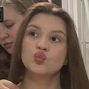 Karina из Элленд, ищу на сайте дружбу