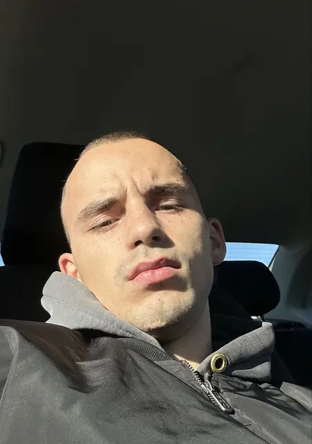 Vitya из Броваров, мне 24, познакомлюсь без обязательств