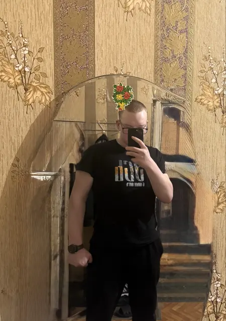 Я Макс, 20 років з Луганська, шукаю знайомство для спілкування