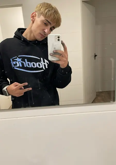 Soy Ruben, 21 años de Ribarroja, busco conocer gente para relación a largo plazo