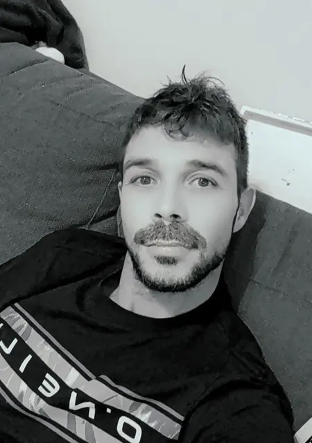 Chesco de Barcelona, tengo 39 años, listo para conocer para conversación virtual