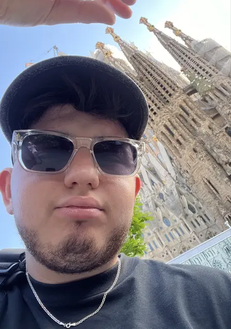 Atef de Tarragona, tengo 26 años, listo para conocer para lío de una noche