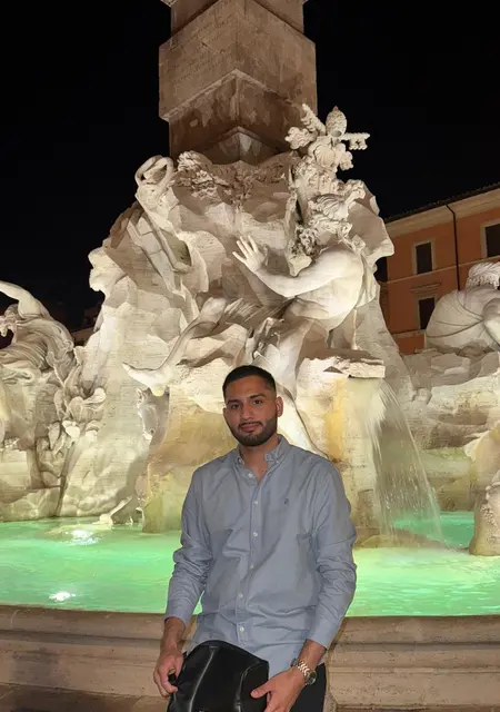 Soy Victor, 25 años de Barcelona, busco conocer gente para lío de una noche