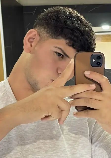 Ayoub de Madrid, tengo 22 años, listo para conocer para lío de una noche