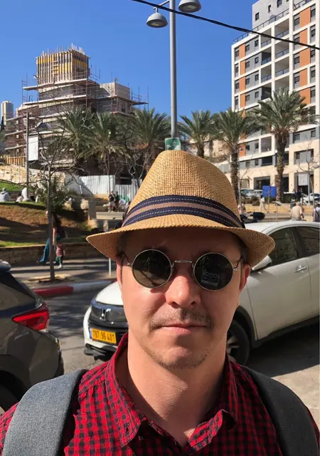 Soy Vasily, 39 años de Valencia, busco conocer gente para relación sin ataduras