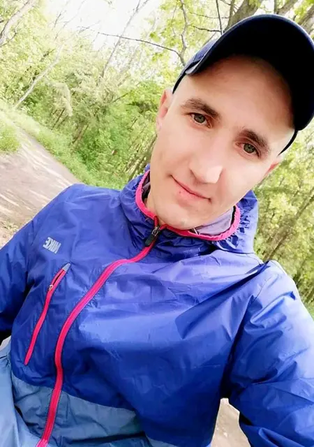 Я Максим, 37 років, знайомлюсь для приємного проведення часу у Глухівших