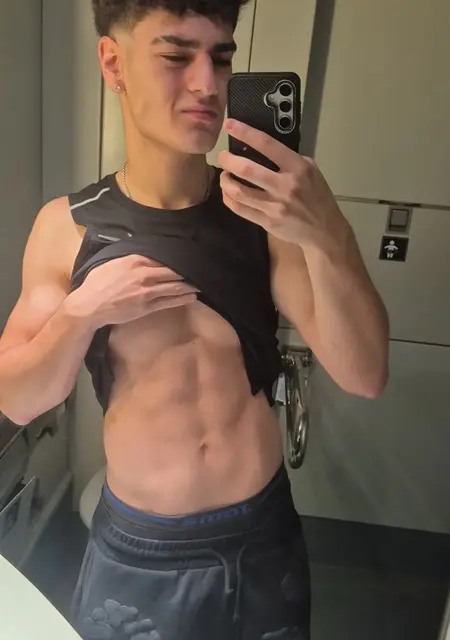 Soy Marco, 19 años de Madrid, busco conocer gente para chatear