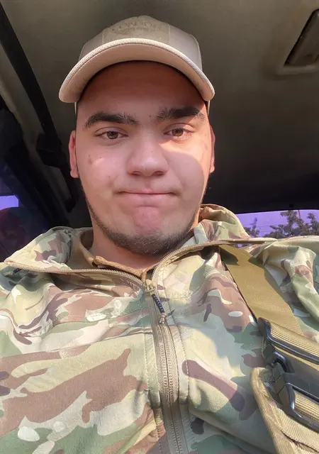 Danik из Амвросиевки, мне 25, познакомлюсь на одну ночь