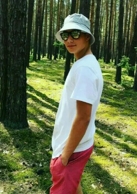 Сашапарень из Вараша, мне 23, познакомлюсь для постоянных отношений