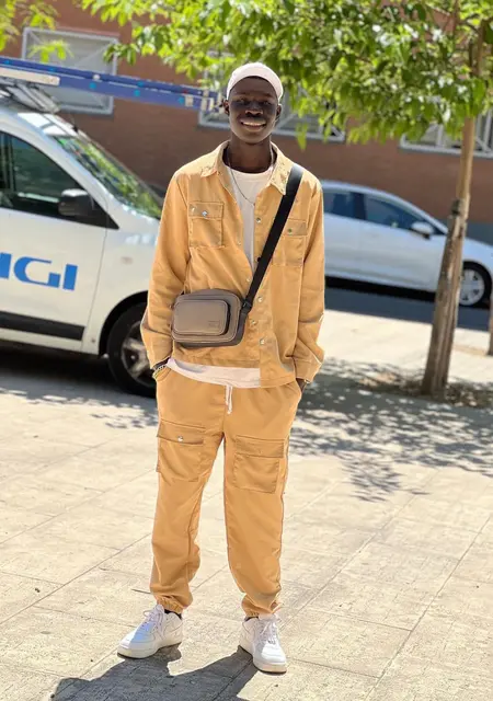 Soy Papa Daouda, 25 años, conociéndome para relación sin ataduras en Santiago de Compostela