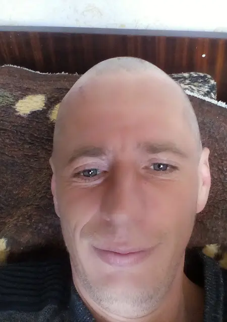 Артур з Хуст, шукаю на сайті знайомства без зобов'язань