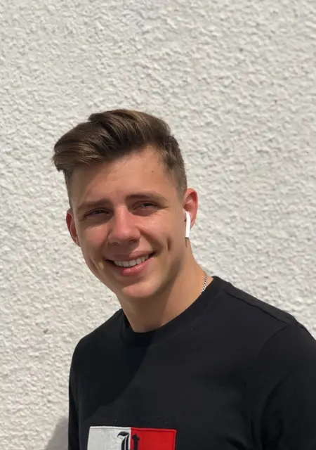 Я Aaron, 23, из Вены, ищу знакомства без обязательств