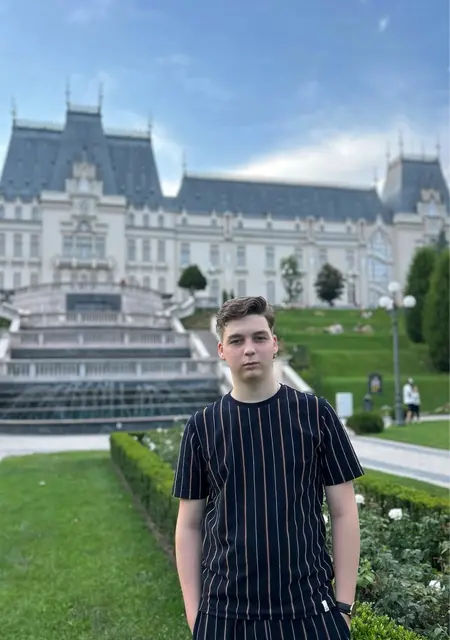 Я Іван, 20 років, знайомлюсь для відкриті стосунки у Жовті Води