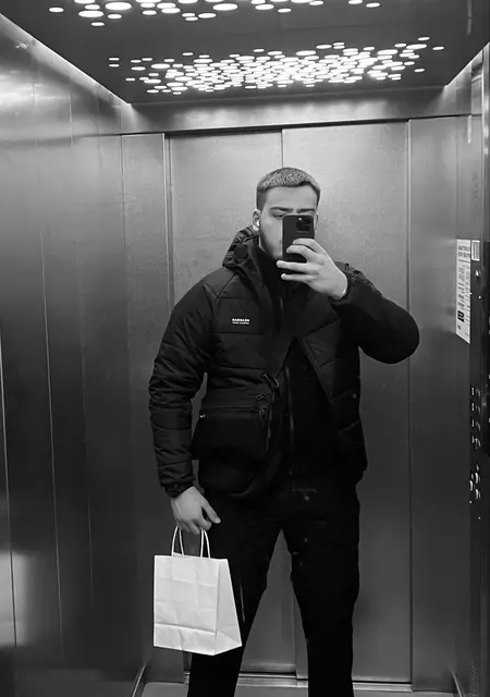 Я Vova, 19 років, знайомлюсь для постійних стосунків у Хороле