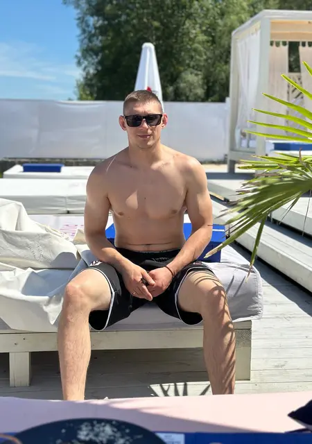 Кирилл з Золочів, мені 25 років, познайомлюсь для вірт