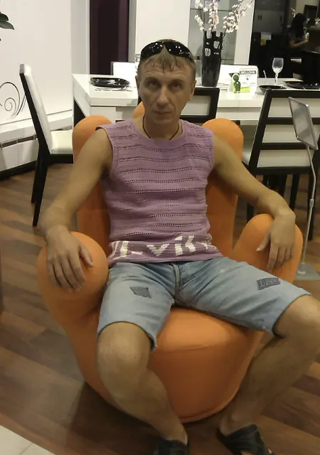 Виталик из Пятихаток, мне 42, познакомлюсь на одну ночь