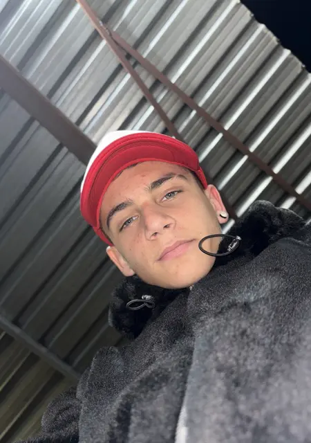 Emilio de Ciempozuelos, tengo 25 años, listo para conocer para lío de una noche