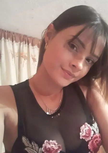 Soy Alexandra, 24 años de Madrid, busco conocer gente