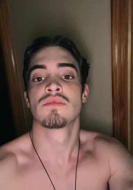 Alejandro из Вильярреаля, мне 22, познакомлюсь без обязательств