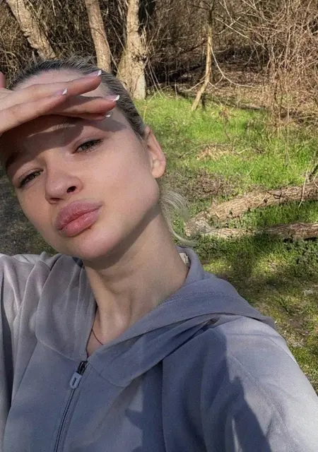 Карина из Киева, ищу на сайте общение