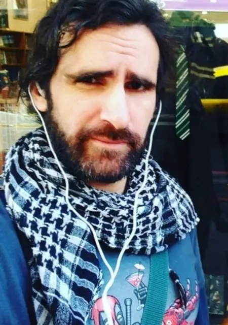 Soy Javier Gg, 44 años de Villena, busco conocer gente para relación sin ataduras