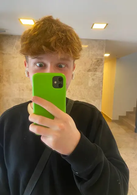 David de Barcelona, tengo 19 años, listo para conocer para conversación virtual
