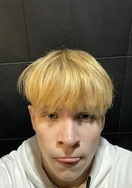 Владислав из Минска, мне 20, познакомлюсь для вирта