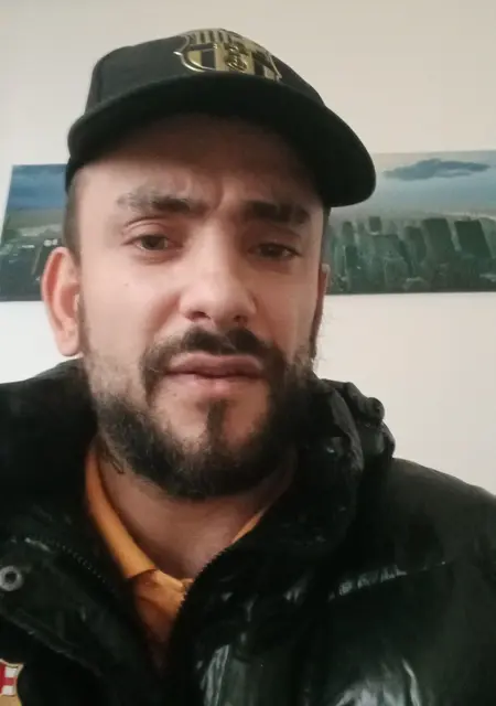 Soy Moreno Dotado, 31 años, conociéndome para relación sin ataduras en Santander
