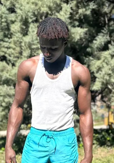 Soy Lamine, 28 años, conociéndome para relación abierta en Lleida