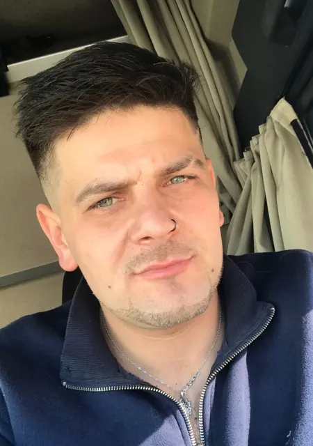 Andrei de Madrid, tengo 29 años, listo para conocer para conversación virtual