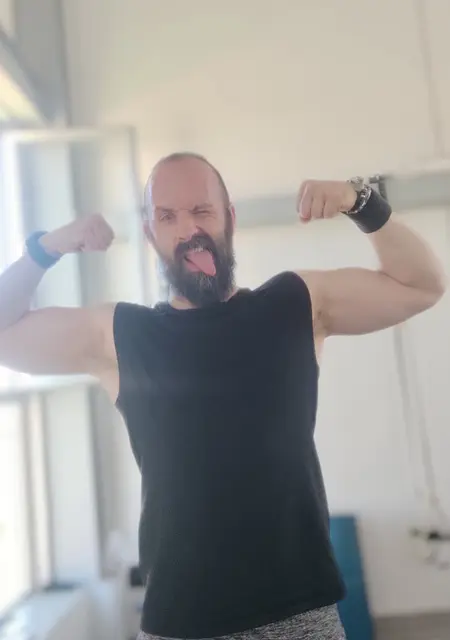 Soy Spartaco, 40 años de Gandía, busco conocer gente para conversación virtual