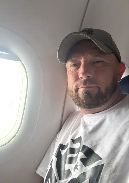 Soy Arkady, 42 años de Blanes, busco conocer gente para relación sin ataduras