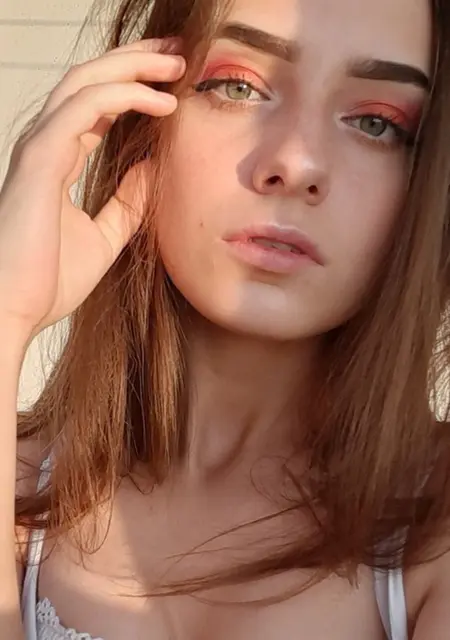 Лера из Новолукомля, ищу на сайте общение