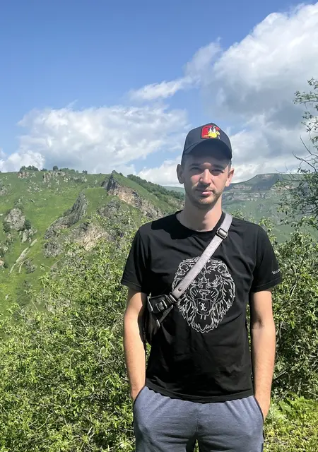 Soy Alex, 29 años de Málaga, busco conocer gente para hacer nuevos amigos