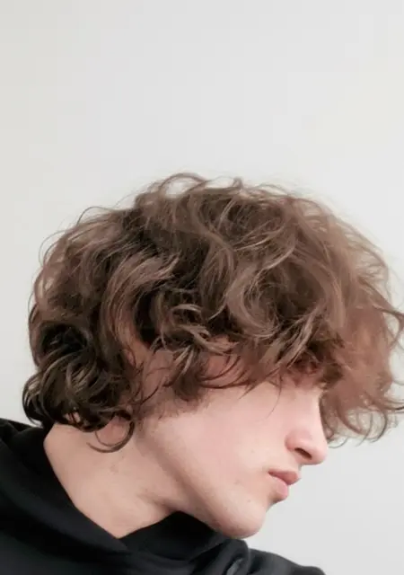 Юра з Рівного, мені 18 років, познайомлюсь для приємного проведення часу