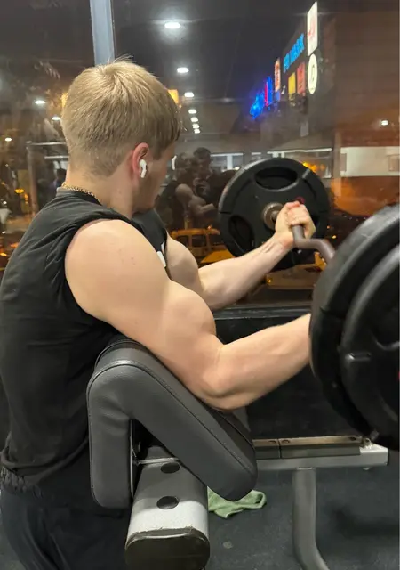 Dima из Мадрида, мне 21, познакомлюсь для приятного времяпровождения