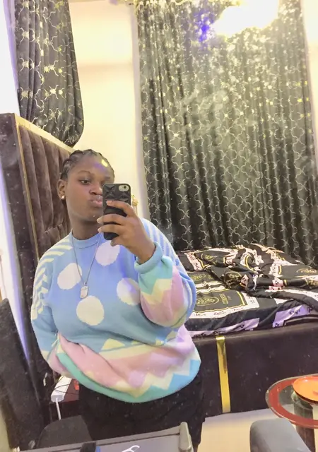 I'm Mitchelle, 21, looking to meet for open relationship in London